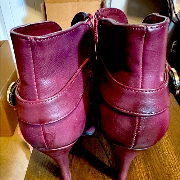 3.5” heel, ankle boot, perfect for dress up or down; true to size - Picture 3 of 4